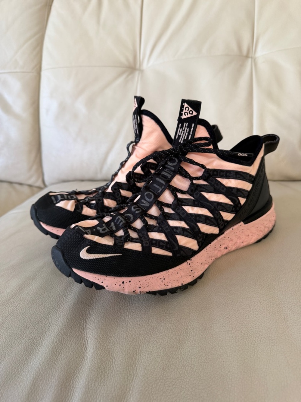 Nike ACG Women's Pink and Black Trail Sneakers, One shoelace is missing, size9,5